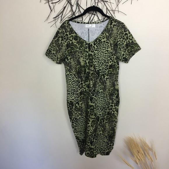 Leopard print t shirt dress. WOMEN WITH CONTROL. - Picture 1 of 6